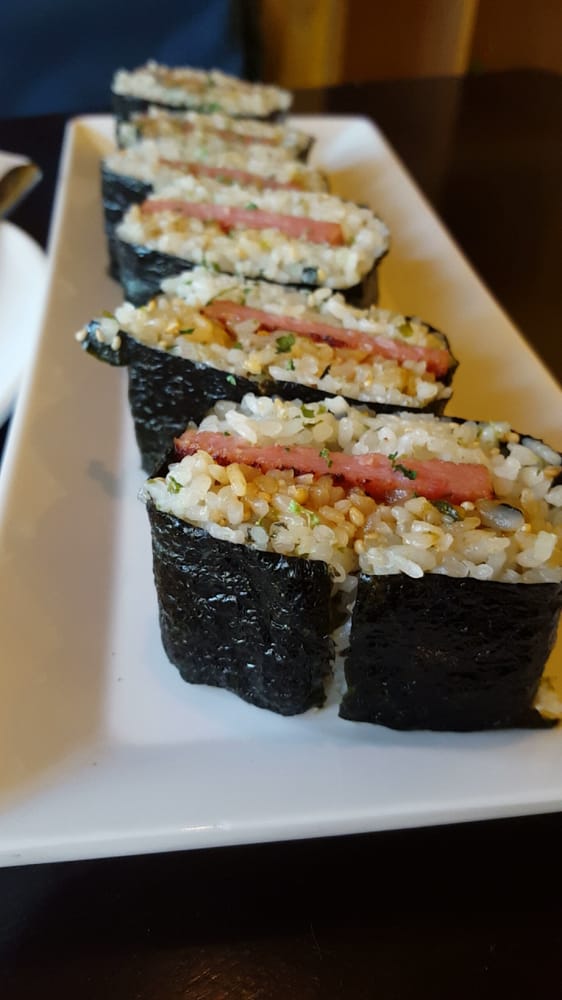 YellowHouseCafe's tweet photo. Spam masubi goes great with everything! 🍙 https://t.co/O3XtjSFPEI