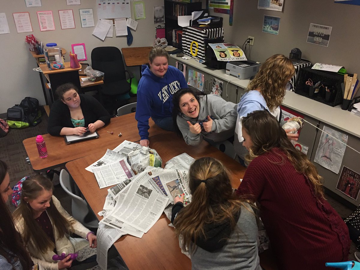 MrsGilliland's tweet photo. When journalism is life... #studpub #gkbrollon #yerdlife https://t.co/YhcbTtDoNF
