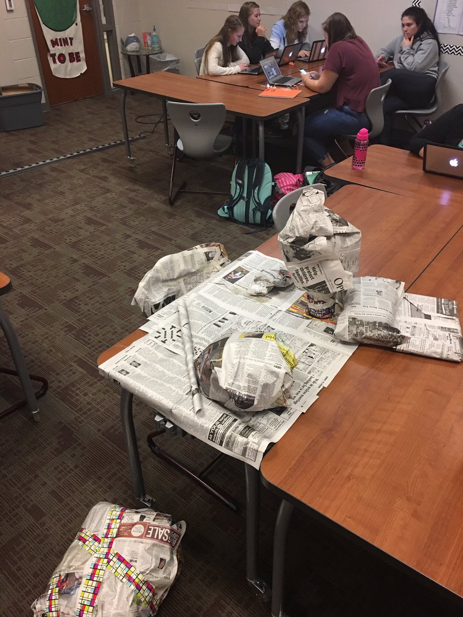 MrsGilliland's tweet photo. When journalism is life... #studpub #gkbrollon #yerdlife https://t.co/YhcbTtDoNF