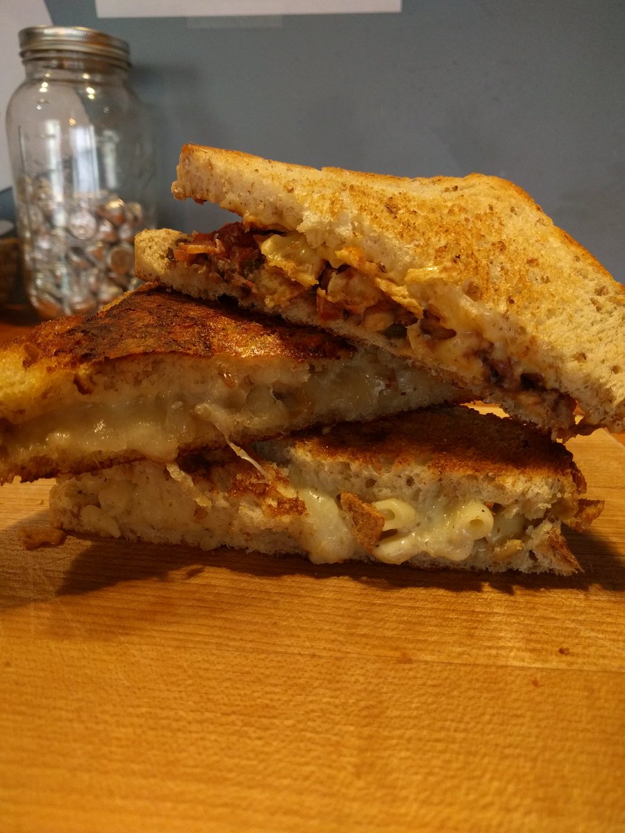 SBBrewWerks's tweet photo. #grilledcheeseday is on! 3 limited edition choices or get all 3 in sampler stack of awesomeness! @DTSouthBend @EatDrinkDTSB #grilledchrese https://t.co/KRM8m1DWH5
