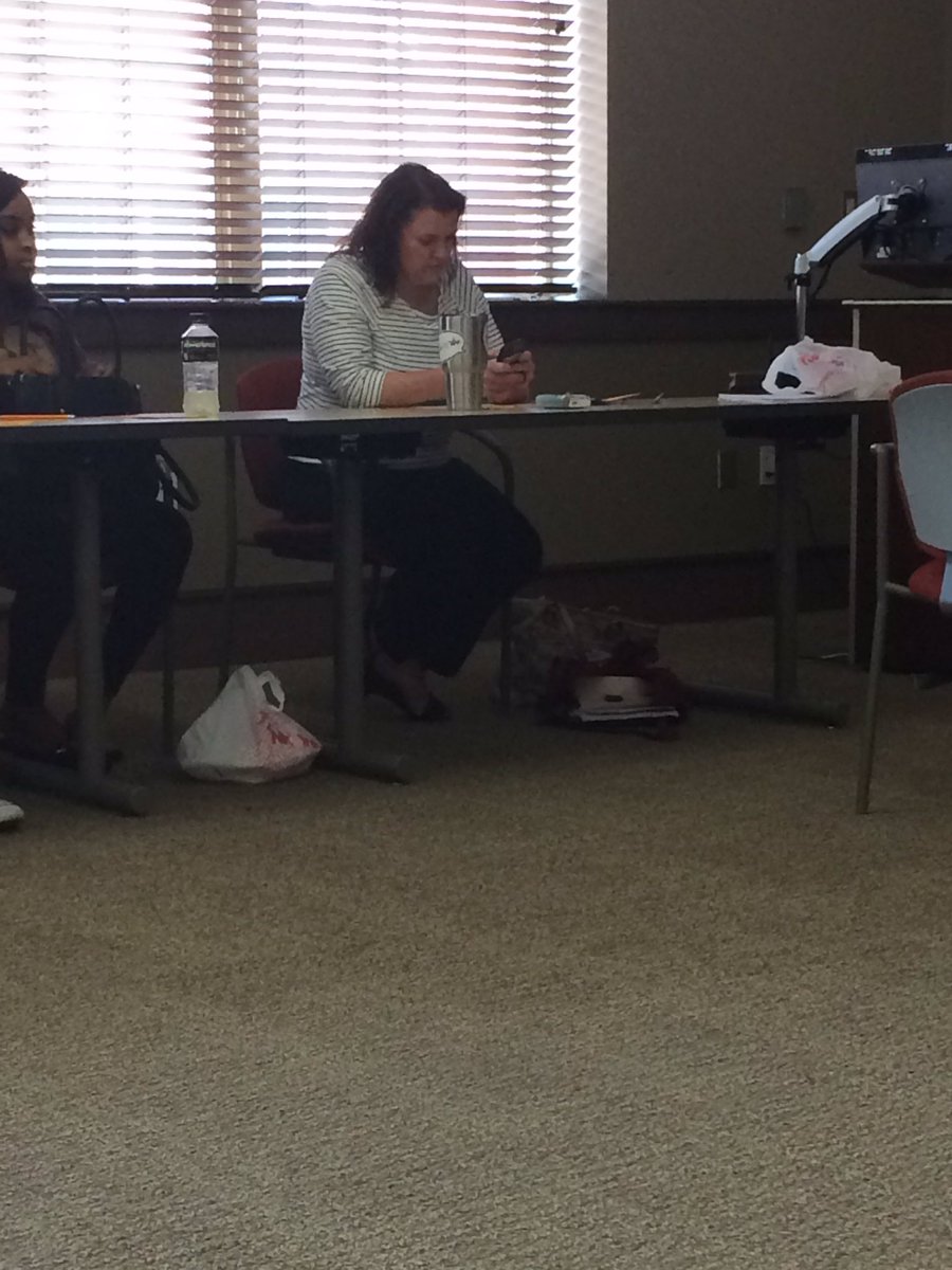 FSUbodyimage's tweet photo. Stop using your phone Dr. Crume! #redhanded #LDR4404 https://t.co/nFr2M1nkPu
