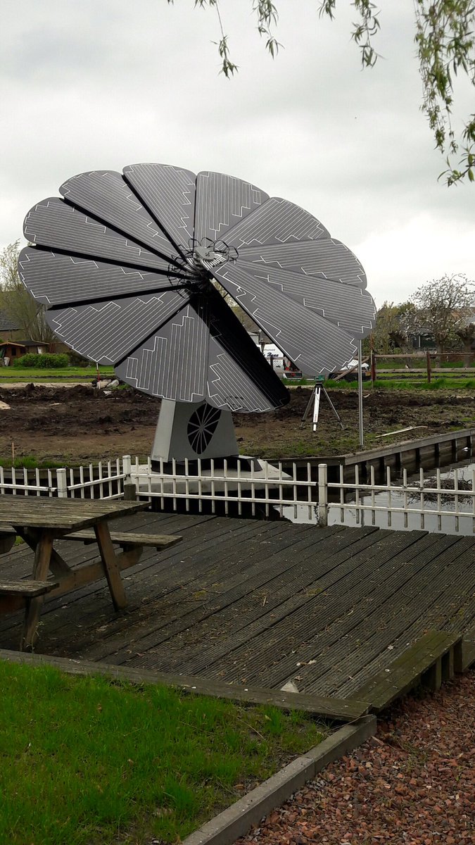 Solarsystemen's tweet photo. Vandaag een #smartflower geïnstalleerd op een mooie locatie in Molenaarsgraaf. #solar #design #duurzaam #zonneenergie #zonnepanelen https://t.co/jjIrgXwnqT
