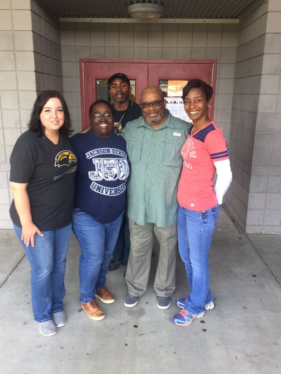 nrburgermiddle's tweet photo. Thank you Partner Bishop Williams for stopping by! #StateTestingReady #GamePrepTime #TogetherBurgerWINS @HpsdSup @HPSD @thehousespirit https://t.co/602IKRM0ms