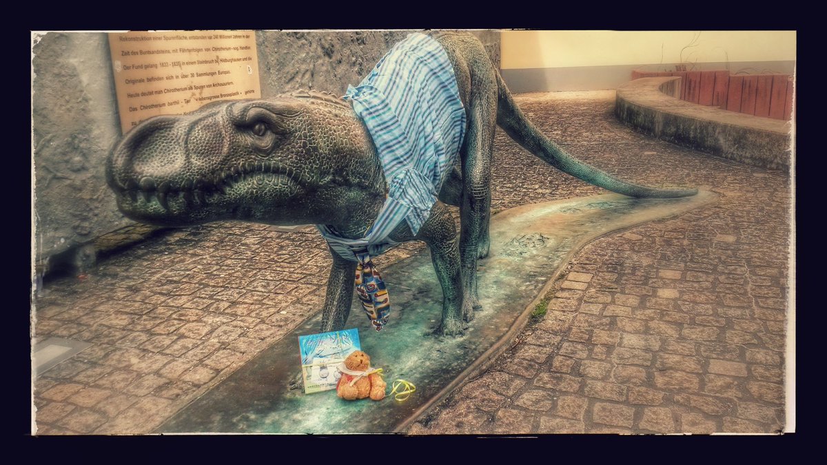 auatGG's tweet photo. Georg #hietwinbro visited his dinosaur friend at HBN and left a book about dragons for #etwinning children's book event. #makeachildhappy https://t.co/9lEys7tvc3