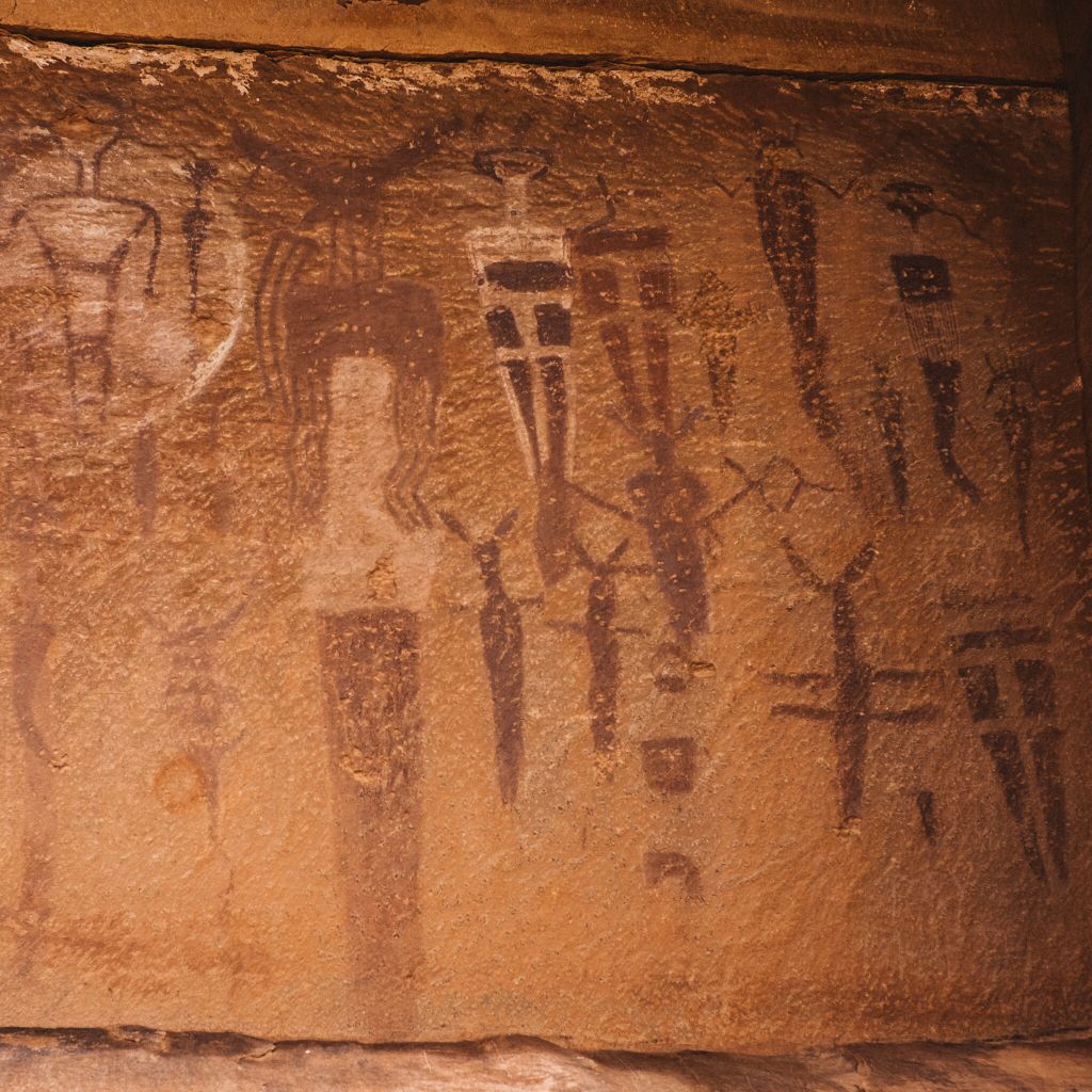 atomic_tours's tweet image. The desert is a window to another time.