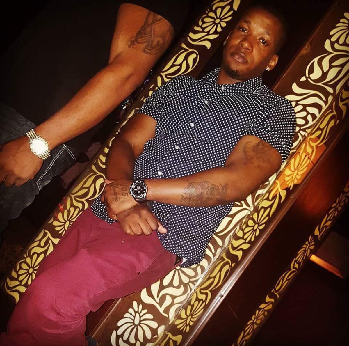 UhubLive's tweet photo. HAPPY BIRTHDAY TO UHUB'S VERY OWN #CEO #LDOT🥃🍾🎂🎊🎉🎈🎁🥃 #UHUBLIVESHOW #UHUBCLOTHING #UHERRRDDDUBRYD #BORNDAY #ARIES #DTFRADIO #HAPPYBIRTHDAY https://t.co/vX76ToxRlR