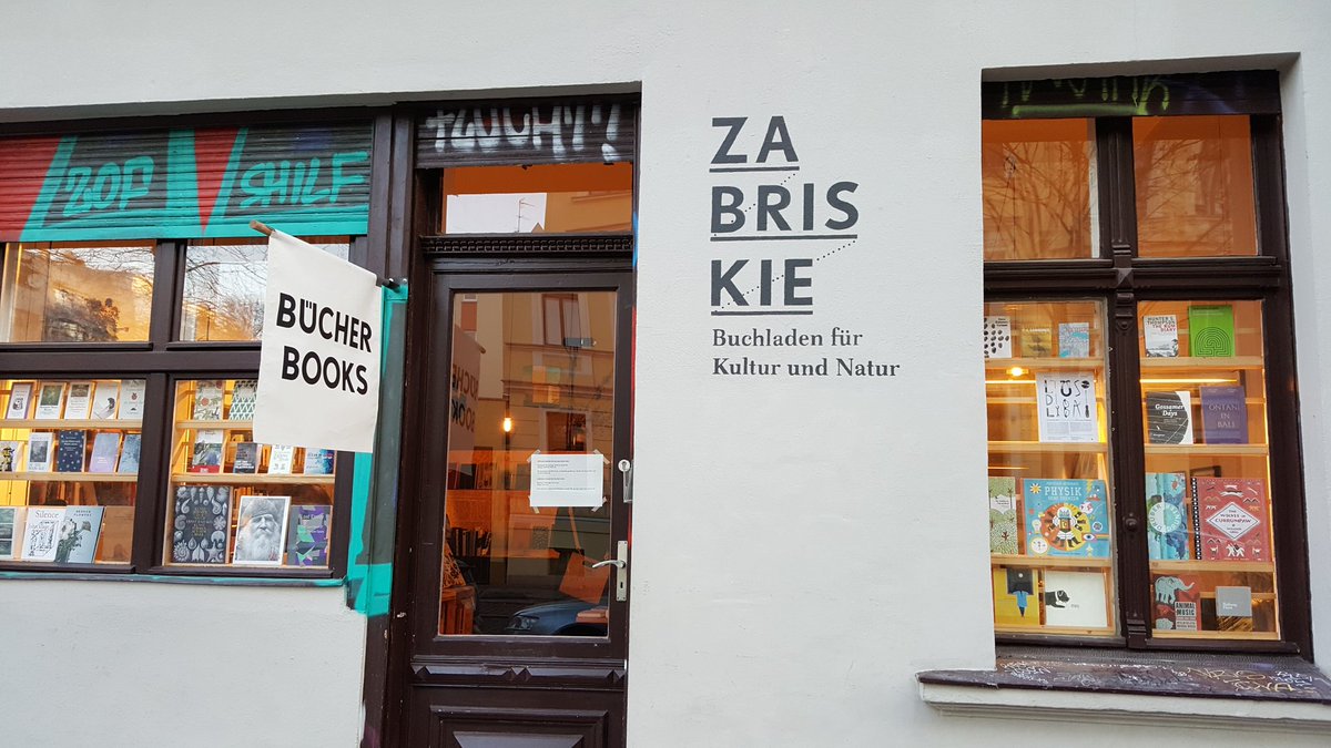 si_schr's tweet photo. Ein Buchladen für #NatureWriting in Deutschland? Jawohl, gibt's in Berlin: https://t.co/ZxRqGtxFej #Berlinreisetipp für #Ecocritics. https://t.co/pZCC1w9M5h