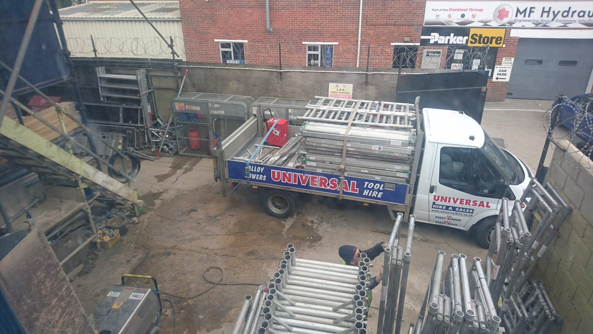 universalhire's tweet photo. Another busy day for @universalhire  
#deliveries and #collections around the #Oxfordshire and surrounding areas 💪
#AlloyTowers
#PodiumSteps https://t.co/esE1D5WKea