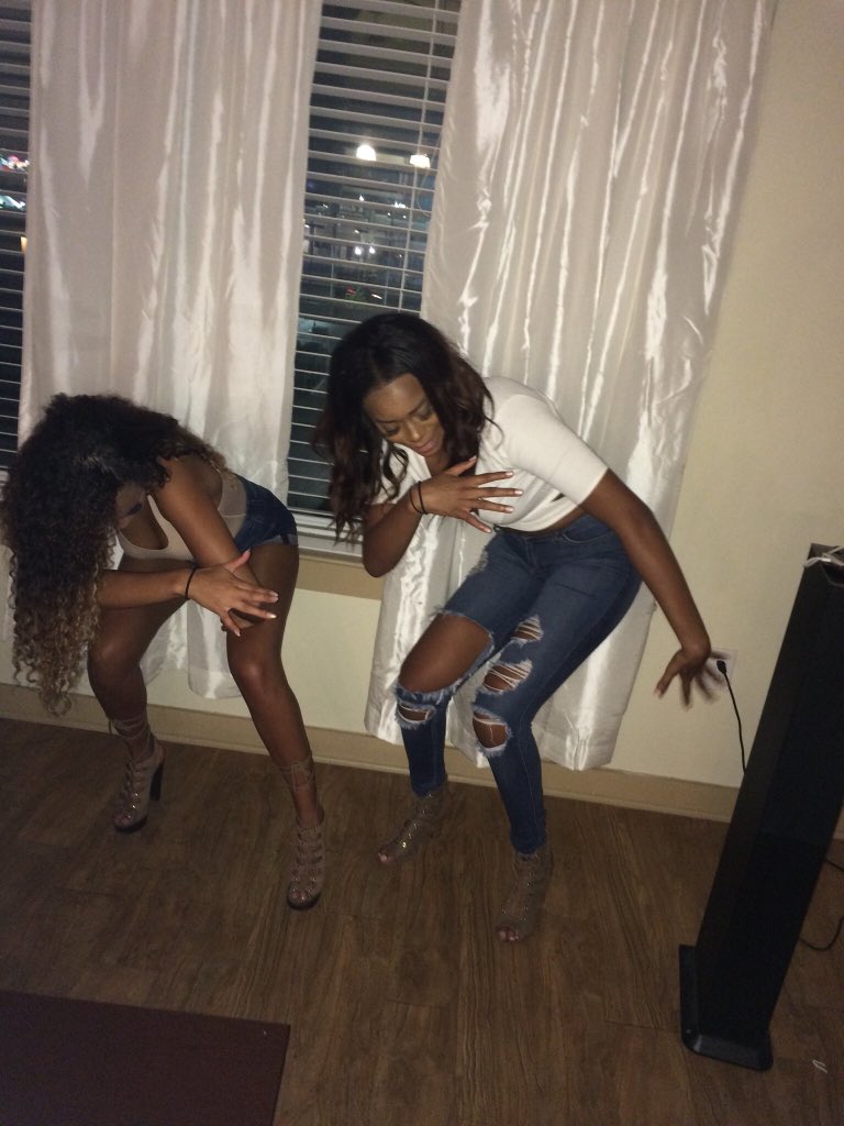 kialikethecarr's tweet photo. Happy 21st birthday @Britttt_xo // Love you peanut head! #kodakbea #leanqueen #tinabelcher #thugsonly #weoutchea ๐ฏ๐ฏ๐ฏ https://t.co/VqmbbULWu1