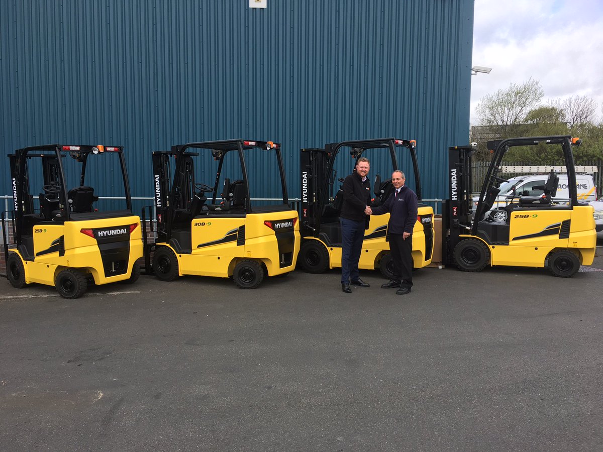 compactflt's tweet photo. We love dealing locally... New equipment delivered into a new, local customer...#localbusiness #newbusiness #blackcountry @HyundaiFL https://t.co/YFfZ51Iys4