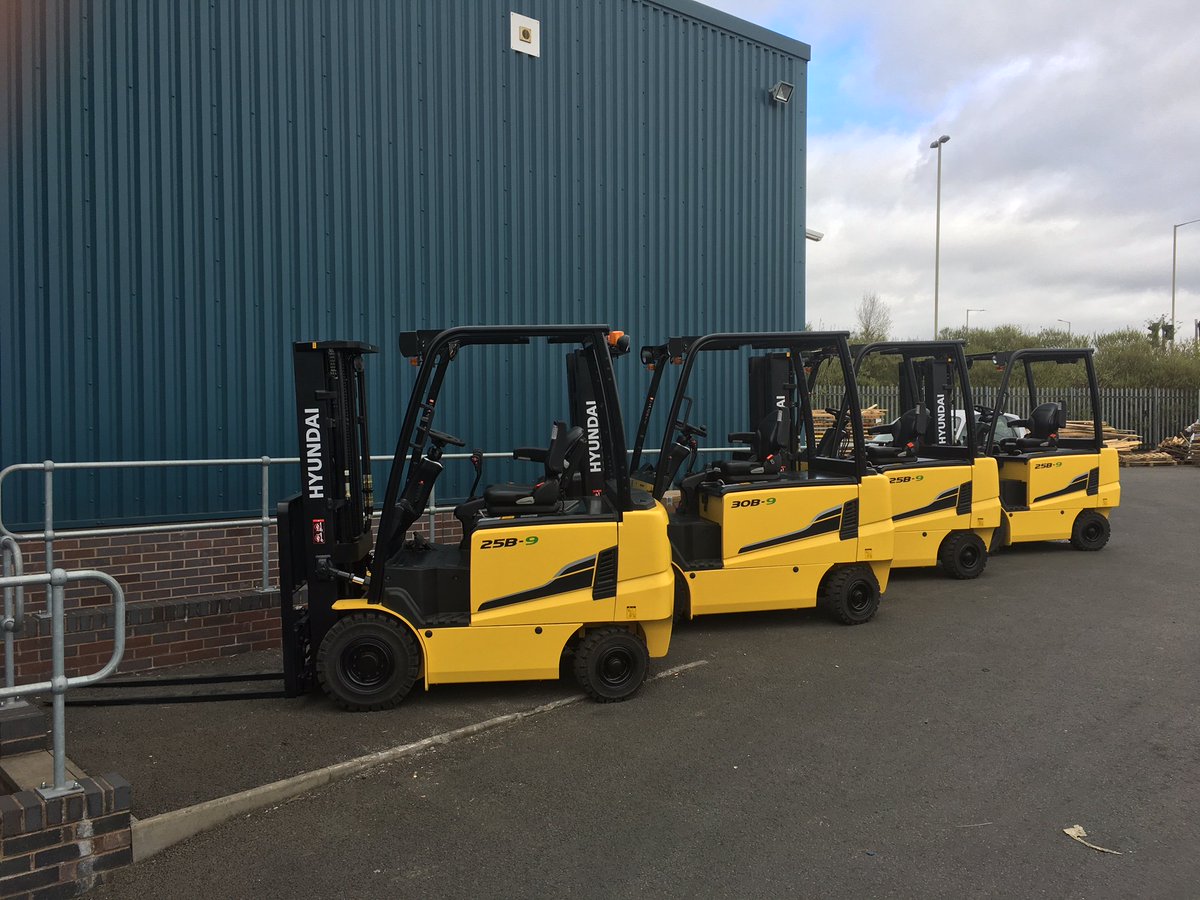compactflt's tweet photo. We love dealing locally... New equipment delivered into a new, local customer...#localbusiness #newbusiness #blackcountry @HyundaiFL https://t.co/YFfZ51Iys4