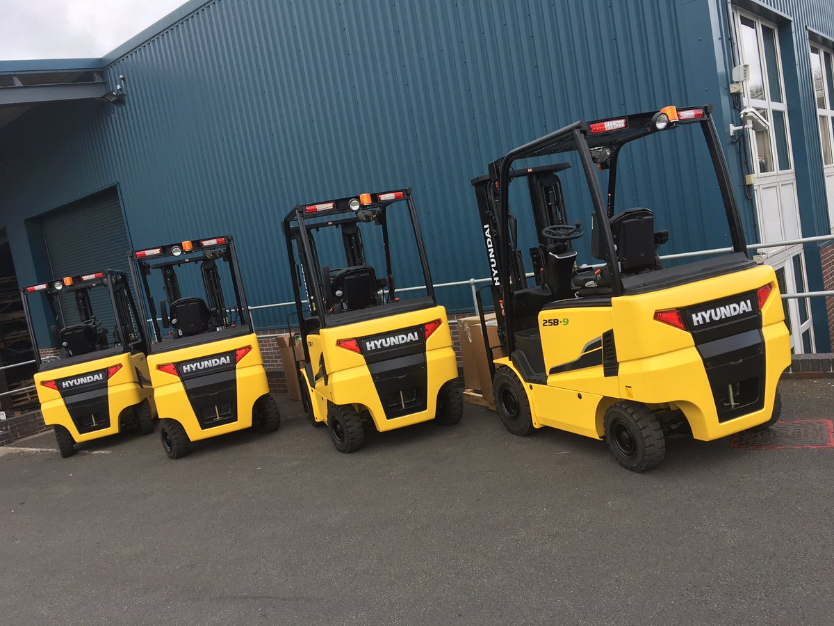 compactflt's tweet photo. We love dealing locally... New equipment delivered into a new, local customer...#localbusiness #newbusiness #blackcountry @HyundaiFL https://t.co/YFfZ51Iys4