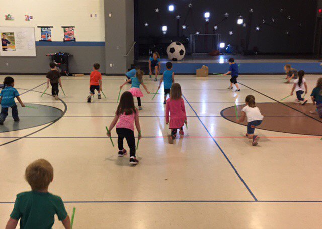 smdunker44's tweet photo. @SIMONTONROCKS kindergarten students rocking away during pound fitness in PE! #CombsLeads https://t.co/0HR1AvY9h5
