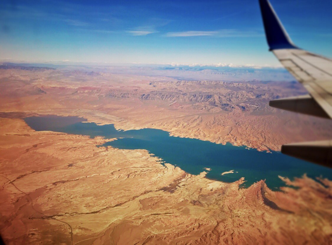 waltgaraicoa's tweet photo. The amazing Lake Mead! #windowseat #nevada #arizona #workingintheair https://t.co/m2310IM1bG