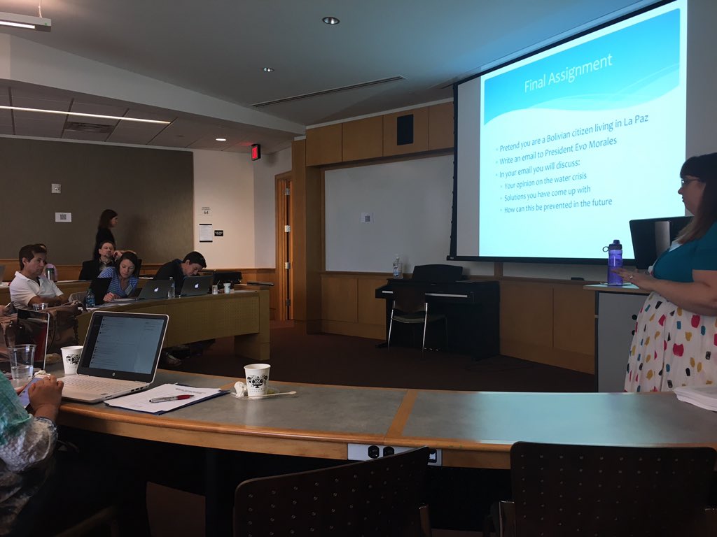 LBearden81's tweet photo. Learning new technology for World Language @VanderbiltU with @s_whiteflsp. #techclas #hooverpride https://t.co/MsGgQaJT2P