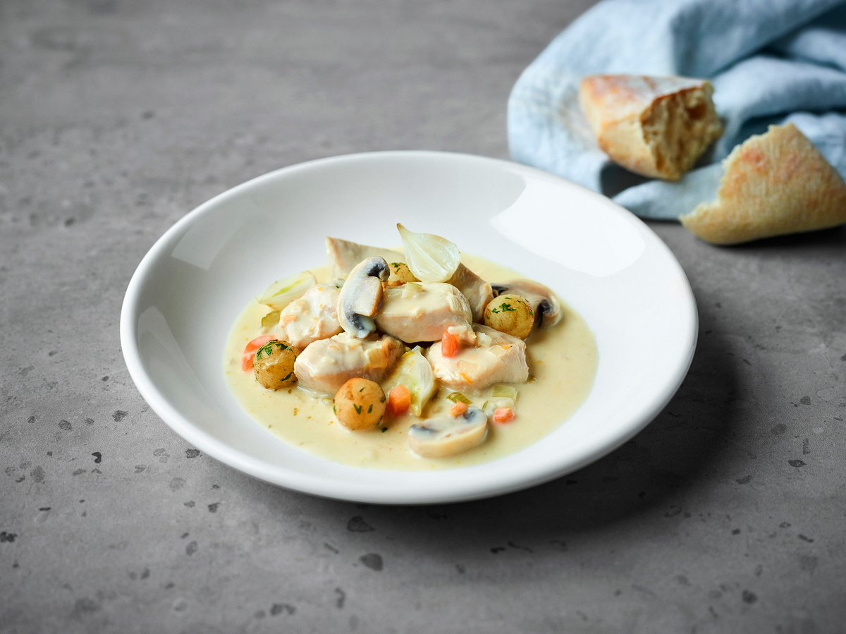 MaudeGoyer's tweet photo. Wow ! Les plats inspirés des recettes de Daniel Vézina du @lelaurieraphael seront offerts à bord des vols @airtransat ! #travel #foodie https://t.co/w5oDXeRHJX