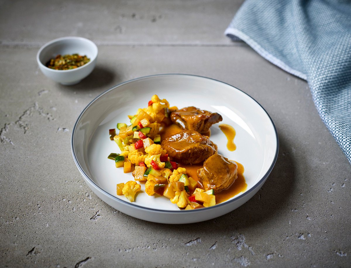 MaudeGoyer's tweet photo. Wow ! Les plats inspirés des recettes de Daniel Vézina du @lelaurieraphael seront offerts à bord des vols @airtransat ! #travel #foodie https://t.co/w5oDXeRHJX