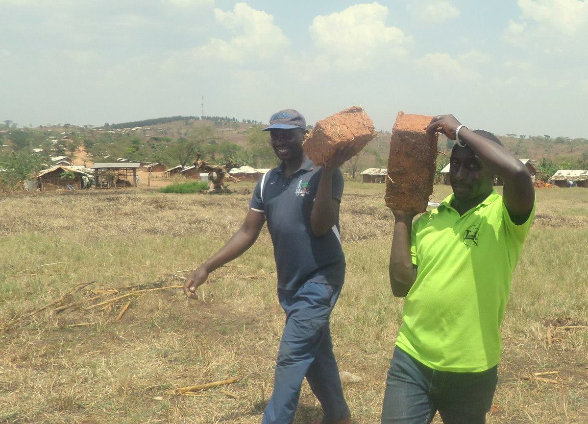Our staff Mathias and Gakuru are working hard to make a change in the community. We are happy that we started to build our learning centre.