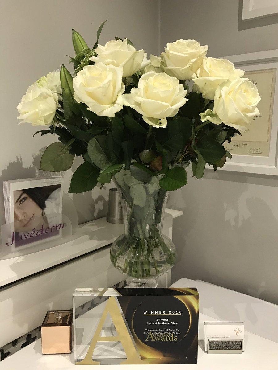 MissBalaratnam's tweet photo. Thank you @JPabila_NichePR for dropping by to say hello in #Beaconsfield &amp; for these stunning flowers 🙏🏼 #aestheticcolleague #friendlyvisit https://t.co/DkdVwE5jXI