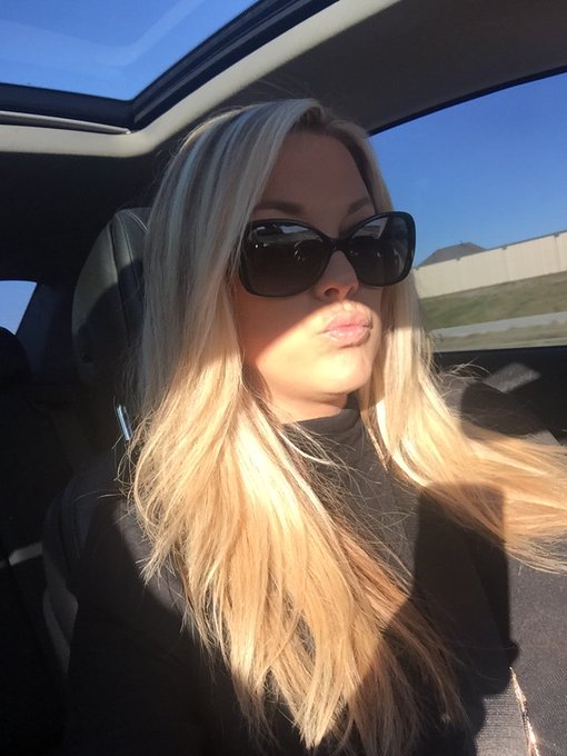 It's hump day!!! That means member chat at 10pm c Only on https://t.co/COjTu9gcR1 😈🥂 https://t.co/7L