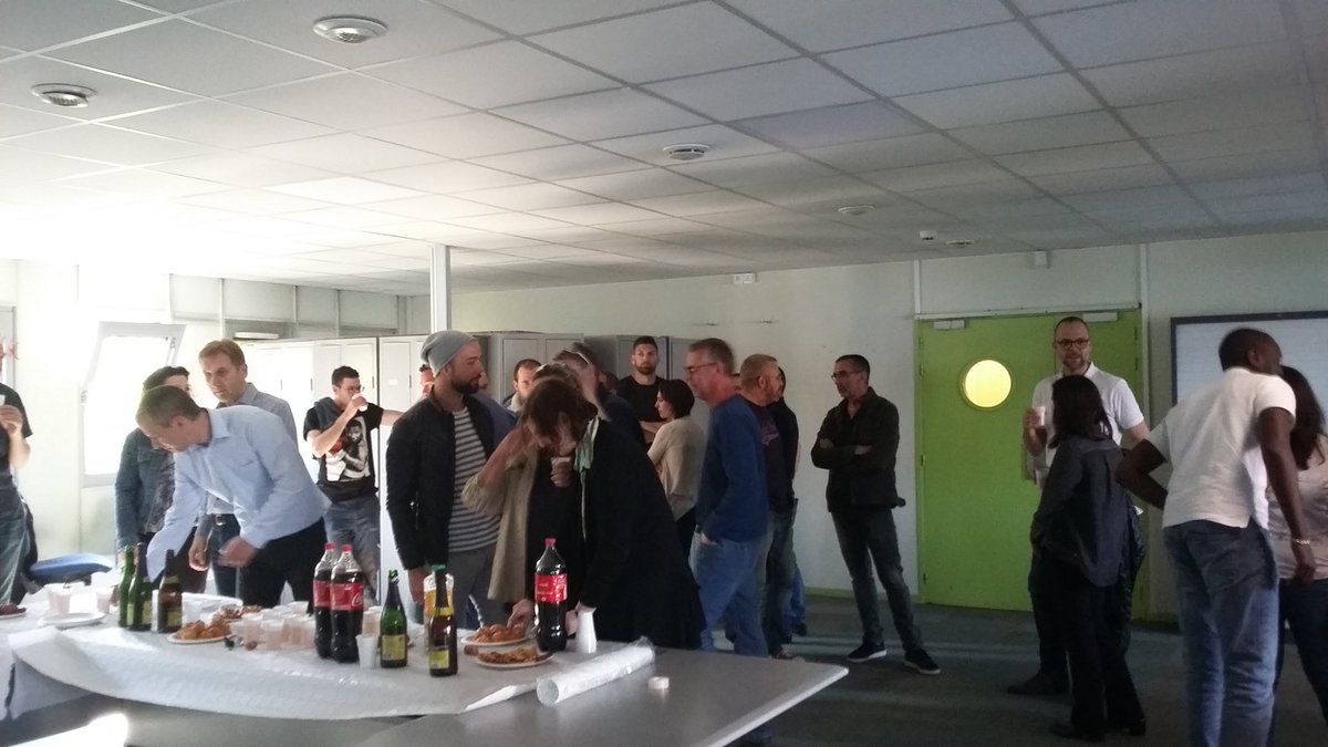 FrancoisePenaud's tweet photo. La famille gazière 2e couronne #DEMIDFEST et de #GRDFIDF réunie pour le départ de @FabriceConcas vers l'horizon #GAZPAR #Fierté #Emotion https://t.co/INce94kZiL