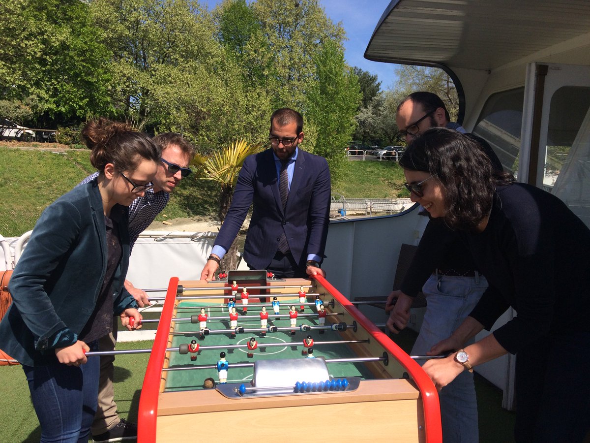 timspiritfr's tweet photo. Concentration maximale pour le but de la victoire ! #sun #babyfoot #péniche https://t.co/cTfDAl4Be8
