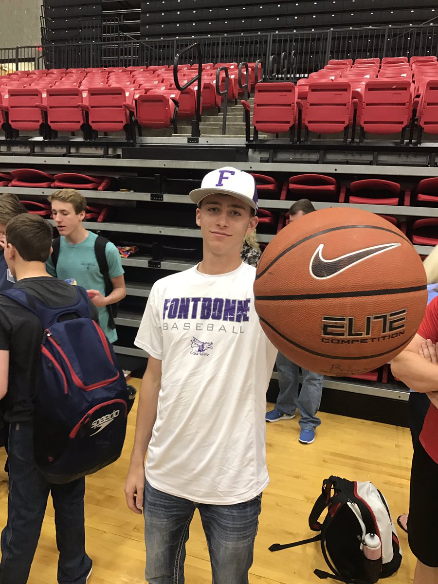 CoachBiggens's tweet photo. #BiggDecision made today by a Super Senior SuperbStar @brianwacha as he signs his life away to Fontbonne University #BiggWin 🏀 🔥😈 https://t.co/RL9gU5lpEZ