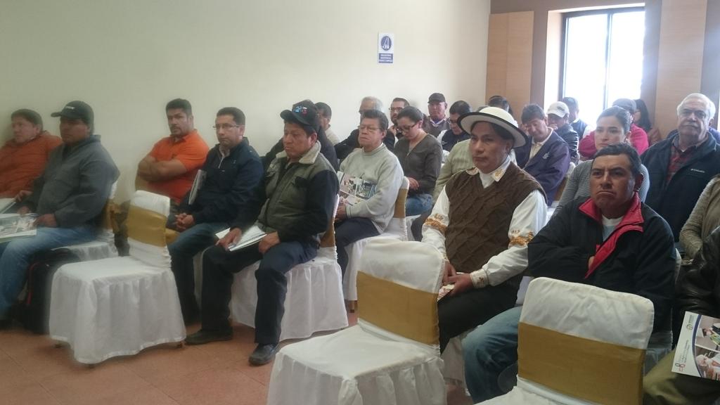 AgrocalidadEC's tweet photo. En el 2016 Agrocalidad Zona 6, capacitó a 1938 personas en Control de Insumos y normativas Agropecuarias #Logros2016 https://t.co/EGPnky18L6