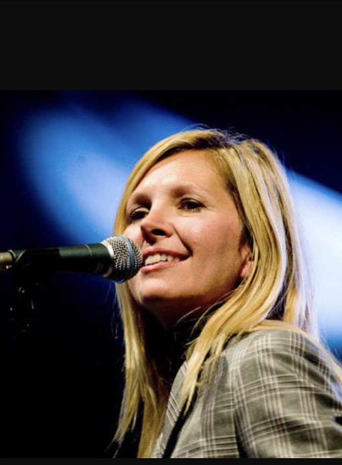 Happy birthday to the gorgeous Sarah Cracknell. Big 50 today still looking great. 