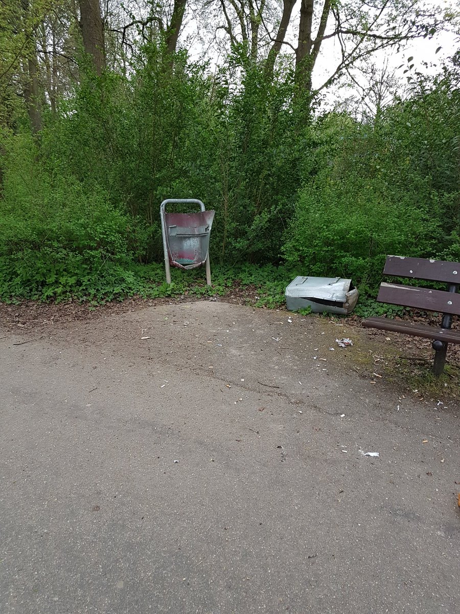 AnnetteMoret's tweet photo. Stelletje vandalen....kids de schrik van hun leven na deze enorme knal, naast de speeltuin #wijzigtpark https://t.co/yR1NlkPgkP