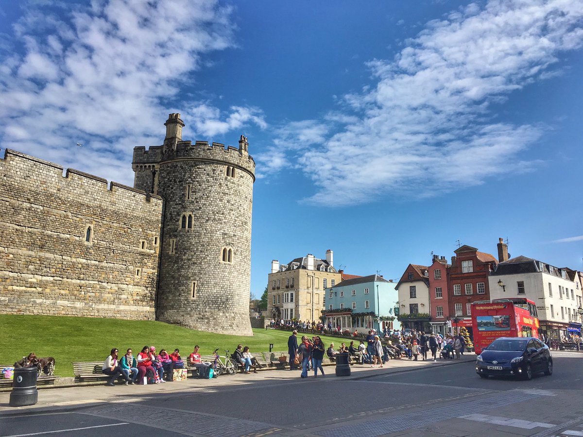Britcrowd's tweet image. This is the most popular view in Windsor. Discover another lesser known spot that&apos;s one of the best in England ❤ britcrowd.com/2017/02/10/cou…