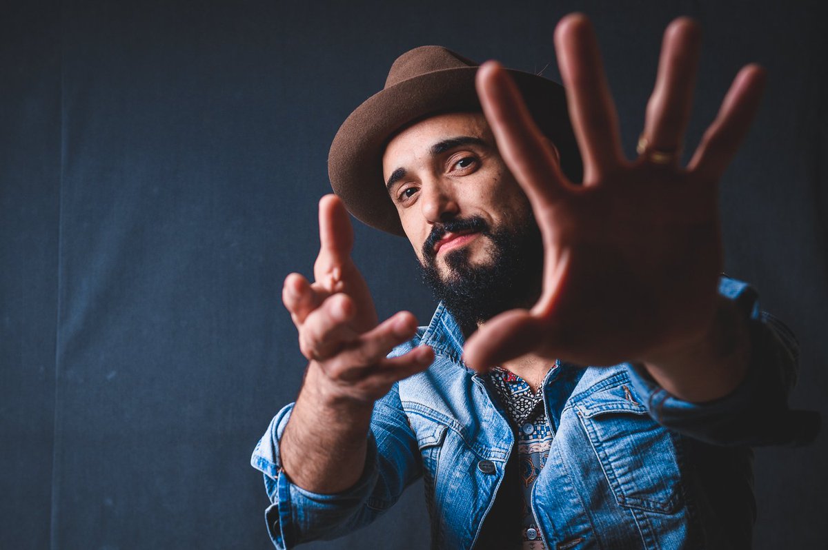 ShockCo's tweet photo. @AbelPintos estrena el vídeo de su sencillo 'Oncemil'. https://t.co/rVwzZN8S2x https://t.co/EkX7gpNYwN