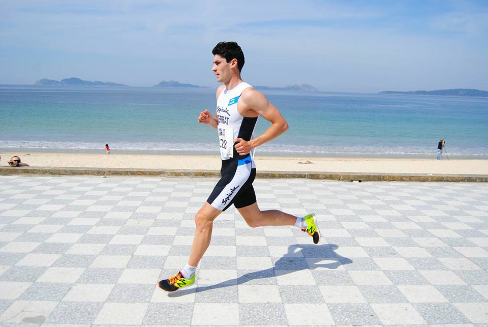 ui1Universidad's tweet photo. [AlumnosUI1] Enhorabuena @serratantonio, #alumno #UI1 que se proclamó campeón gallego en Campeonato Duatlón de Carretera celebrado en Vigo 👏 https://t.co/8XY98qFEe7