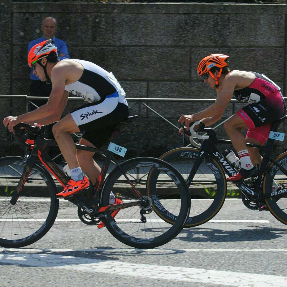 ui1Universidad's tweet photo. [AlumnosUI1] Enhorabuena @serratantonio, #alumno #UI1 que se proclamó campeón gallego en Campeonato Duatlón de Carretera celebrado en Vigo 👏 https://t.co/8XY98qFEe7