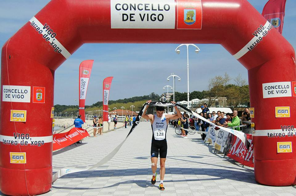 ui1Universidad's tweet photo. [AlumnosUI1] Enhorabuena @serratantonio, #alumno #UI1 que se proclamó campeón gallego en Campeonato Duatlón de Carretera celebrado en Vigo 👏 https://t.co/8XY98qFEe7