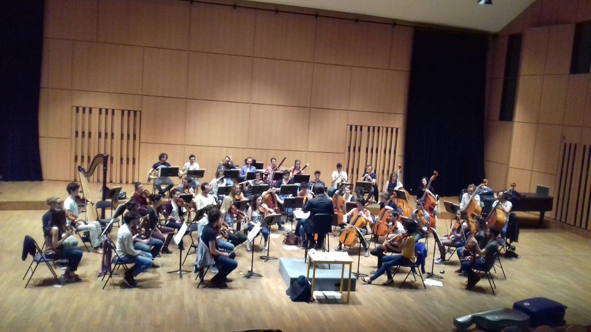 ebb92100's tweet photo. Vous aimez la musique ? Ne manquez pas le concert de @orch_jeunes_idf demain soir à @Ville_BoulogneB ! https://t.co/vea9SE63Pv https://t.co/tLWB4g1mru