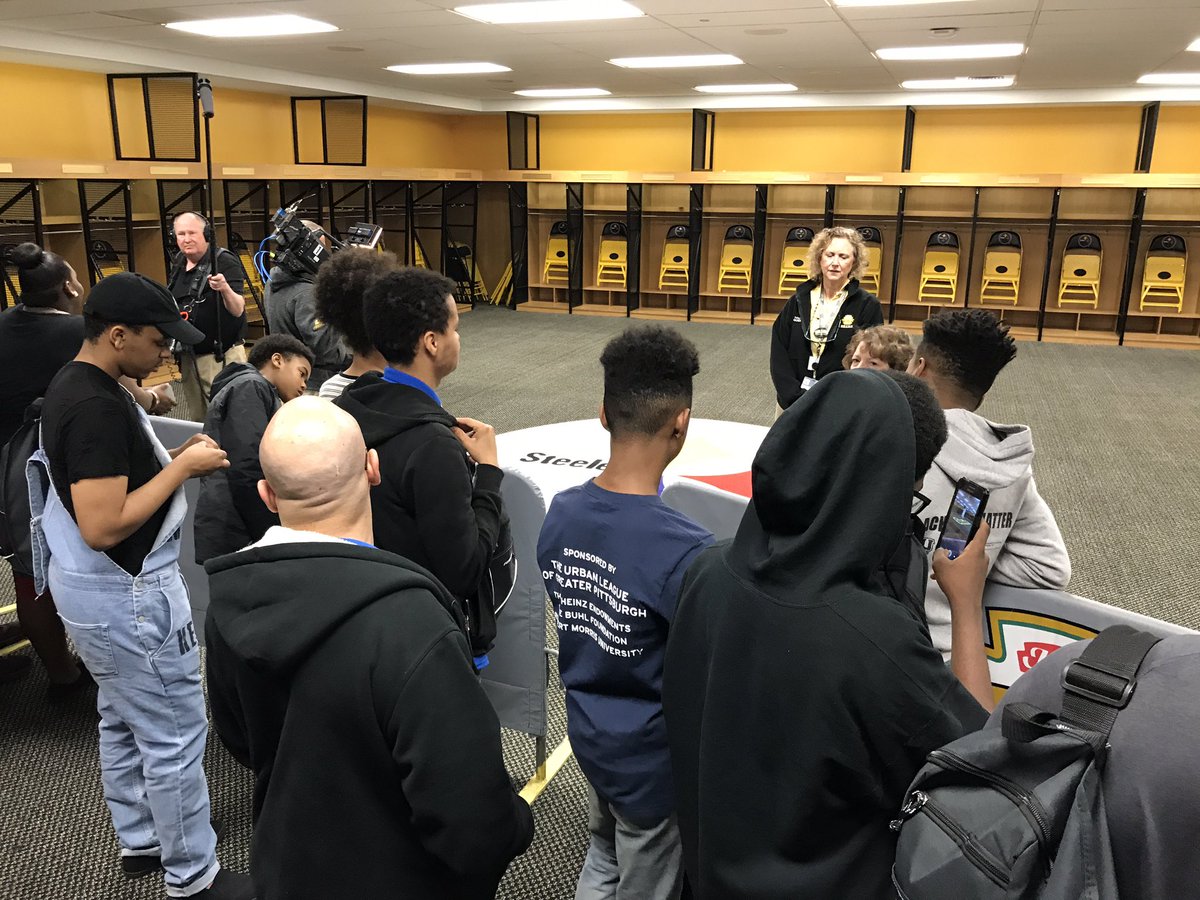 ProFootballHOF's tweet photo. Part of the PGH #SYSC event today? Kids gets to engage with history as they tour the @steelers Walk of Fame and locker room #URWhatUThink https://t.co/XbEYmSloly