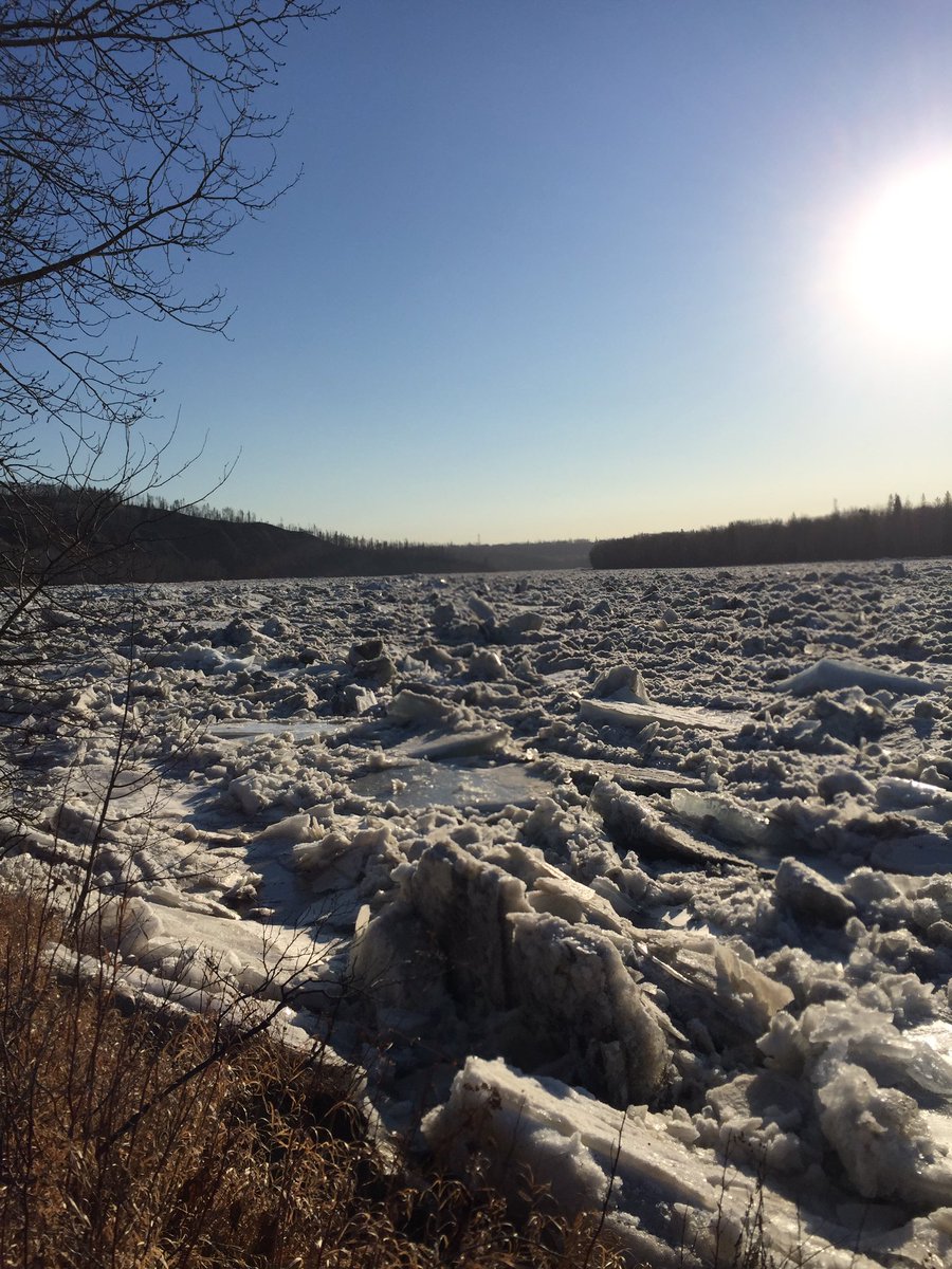 JeffHacior's tweet photo. River breakup @FortMcMurrayGC always amazes me. It's crazy what old Mother Nature can do. #ymm https://t.co/TUAgofLvMH
