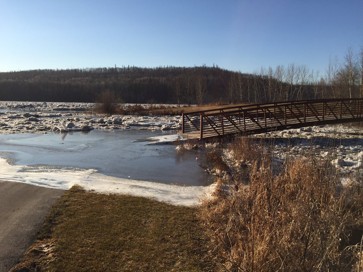 JeffHacior's tweet photo. River breakup @FortMcMurrayGC always amazes me. It's crazy what old Mother Nature can do. #ymm https://t.co/TUAgofLvMH
