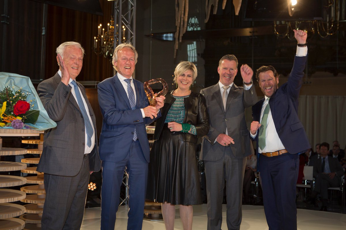 De <a href="/terberggroup/">Terberg Group</a> wint de <a href="/FBAward/">FBAward 2018</a> 2017! Van harte gefeliciteerd! #winnaar #fba2017 #familiebedrijven <a href="/KPMG_NL/">KPMG Nederland</a> <a href="/ABNAMRO/">ABN AMRO</a>