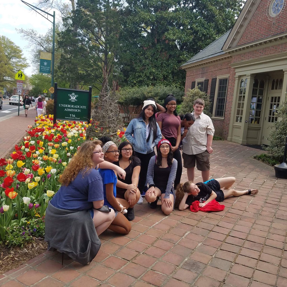 #8thGradeAcademy 2-Day #College Trip is underway! First stop <a href="/williamandmary/">William & Mary</a>. Thx for partnership, <a href="/UnitedWayHR/">United Way of Harrisonburg and Rockingham County</a>. <a href="/SKMSFalcons/">Skyline Falcons</a>