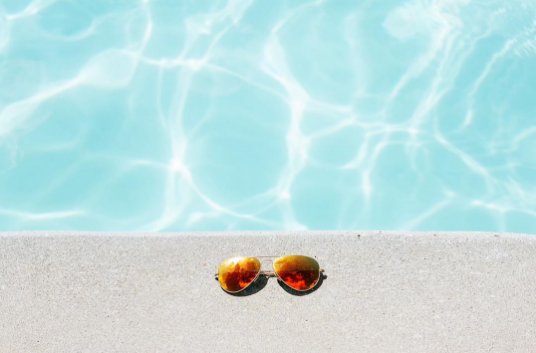 Radisson's tweet photo. We see you, #pool lovers! Grab your #shades and suits and join us at a pool near you: https://t.co/UVtCk7nPBi #TheRadisson 📷 : @radissonsd https://t.co/8jXsTQkgQu