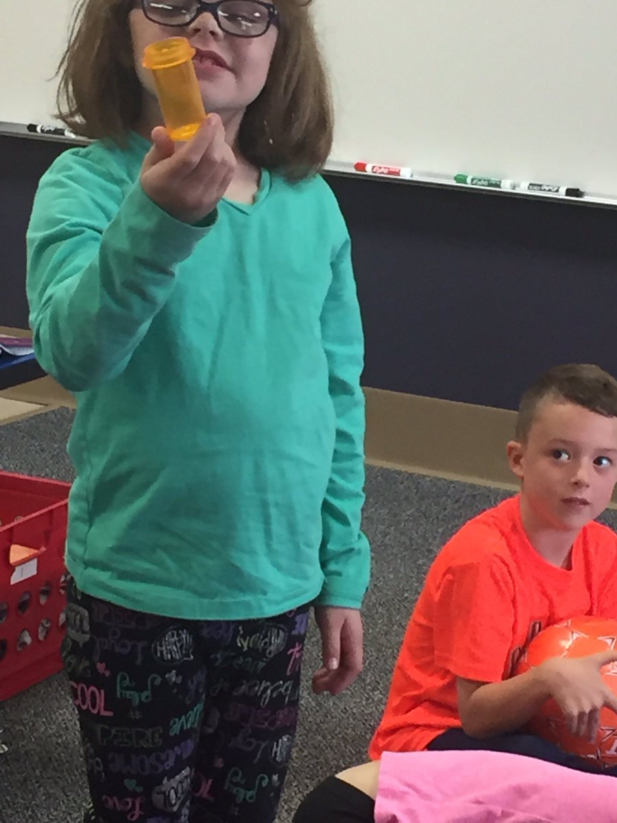 LowryCharles's tweet photo. Ss bring everyday examples of 3D shapes from home and share attributes. #CISDFixerUpper https://t.co/KqF0AlMUC5
