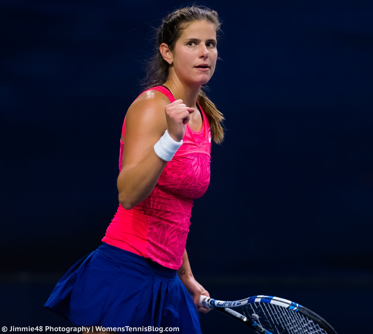 JULIA GOERGES - Página 3 C9OW1quXsAURt5V