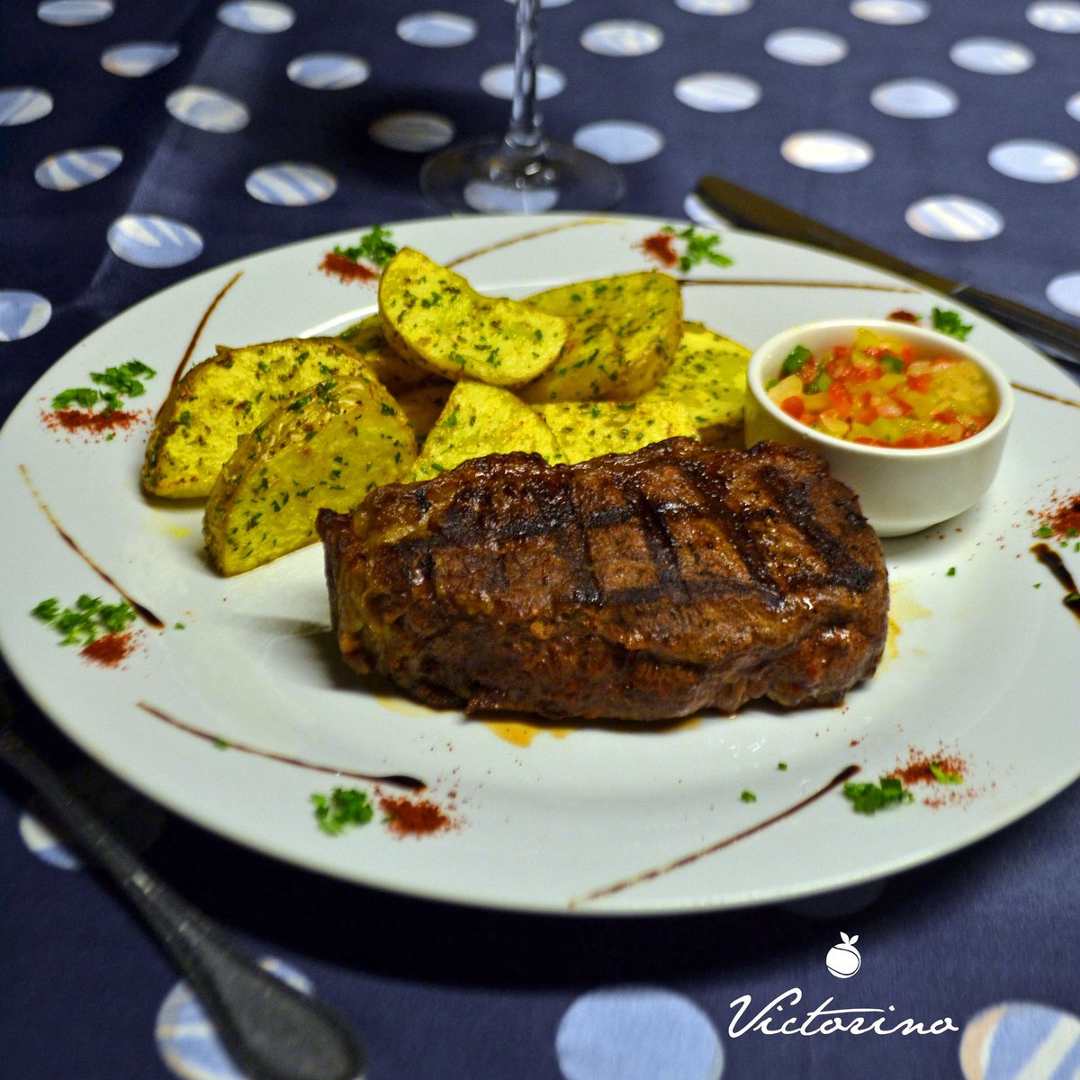 VictorinoPy's tweet photo. Bife de Chorizo con Papas y Salsa Criolla. Abrimos hoy y el domingo desde el mediodía para celebrar Pascua #VictorinoPy Reservas 0983300342 https://t.co/V1oZbnryaP