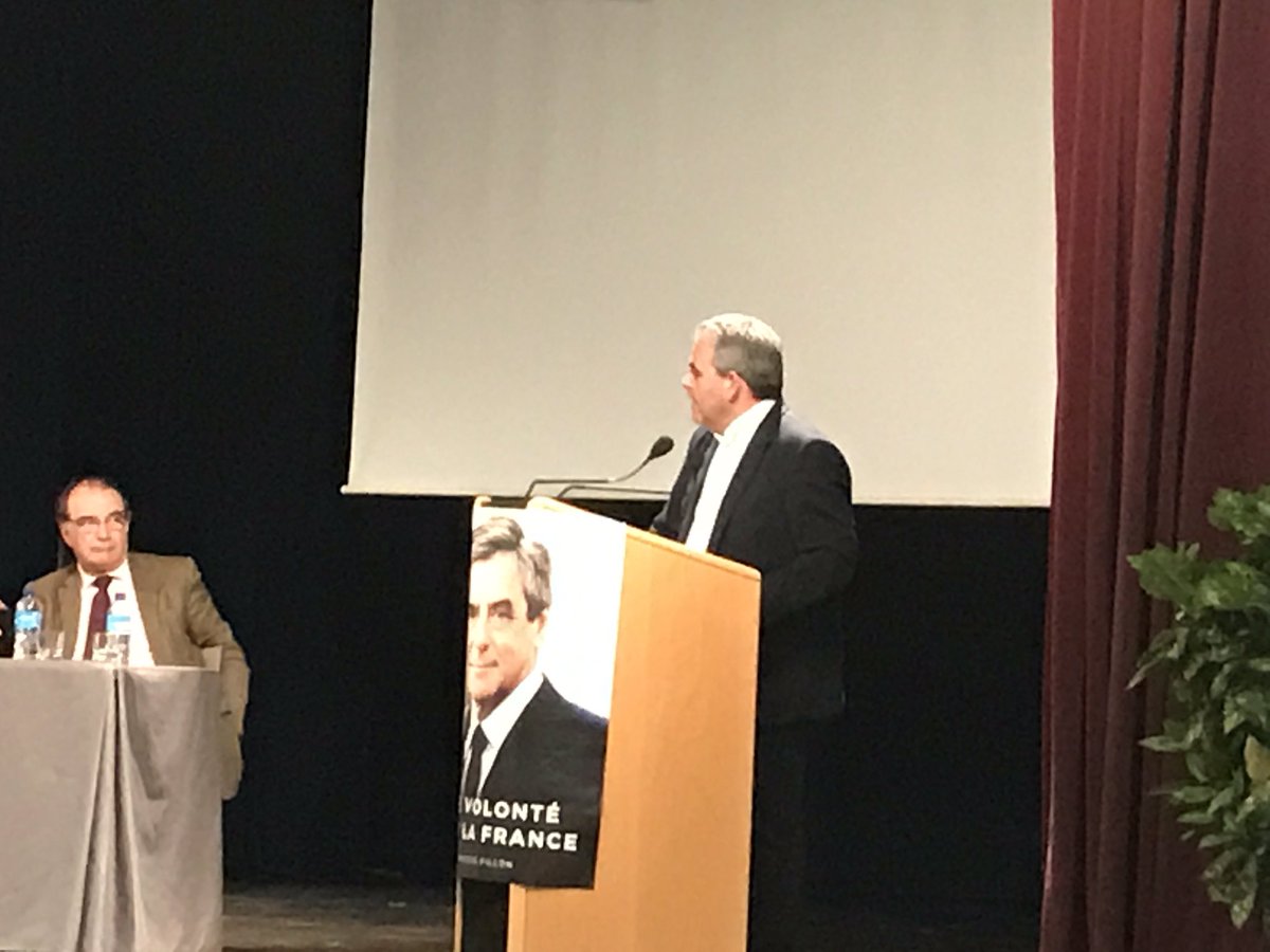 _A_B_Z_D's tweet photo. .@xavierbertrand "pour partager les richesses, il nous faut les créer et pour cela il faut du travail" #JevoteFillon https://t.co/7PKp4Mkv1E