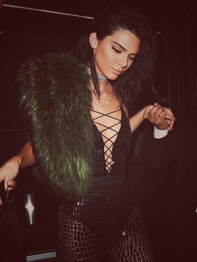 StwearFix's tweet photo. Kendall 😍 https://t.co/1SxVodWVFp