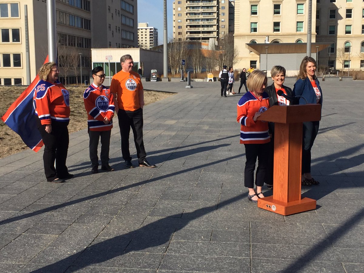shoffmanAB's tweet photo. Flying the #oilers flag in #yeg with @RachelNotley and my #ableg colleagues. #GoOilersGo #StanleyCupPlayoffs2017 https://t.co/ms5BXRGQwO