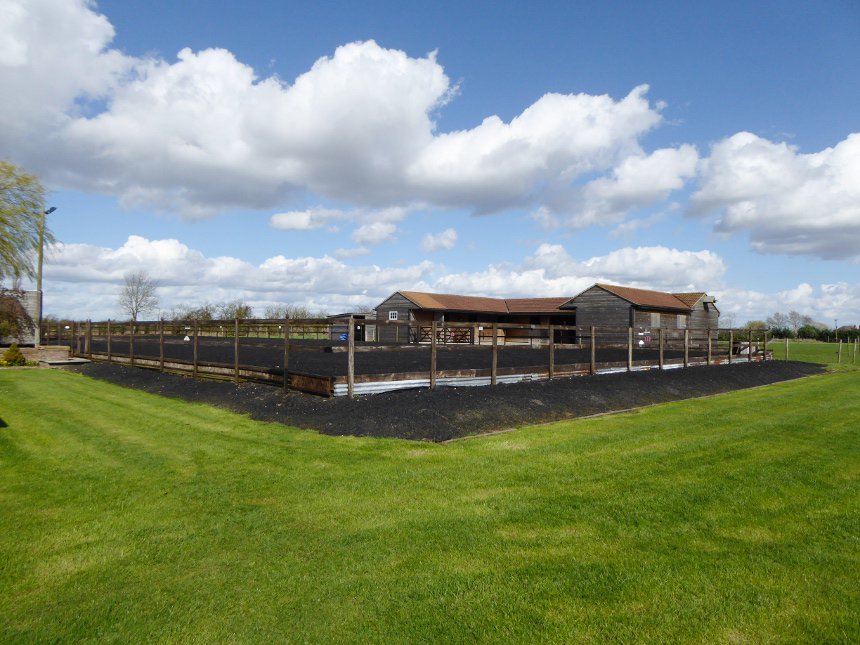 1st_Equestrian's tweet photo. 5 Bedrooms, 10 Acres, Manege, Stables, Pool &amp; Lake in #Lincolnshire For more info visit https://t.co/13rqR8kEDd #EquestrianProperty #Forsale https://t.co/SDqWCHc1vK