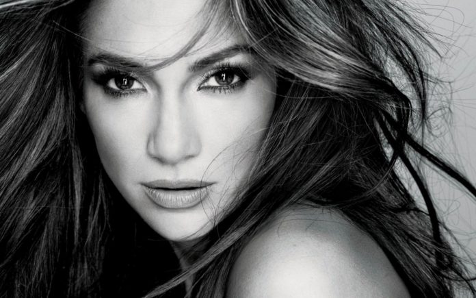 venezuelaaldia's tweet photo. ¡OMG! Jennifer López ofreció adelanto exclusivo de su nuevo disco en español (Video) https://t.co/kbVvXIoOIx https://t.co/Lxf8WvZPh8